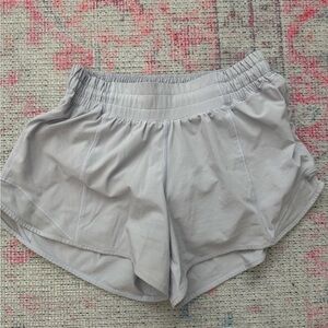 Lululemon 2.5 Inch/Low rise Hotty Hot Shorts